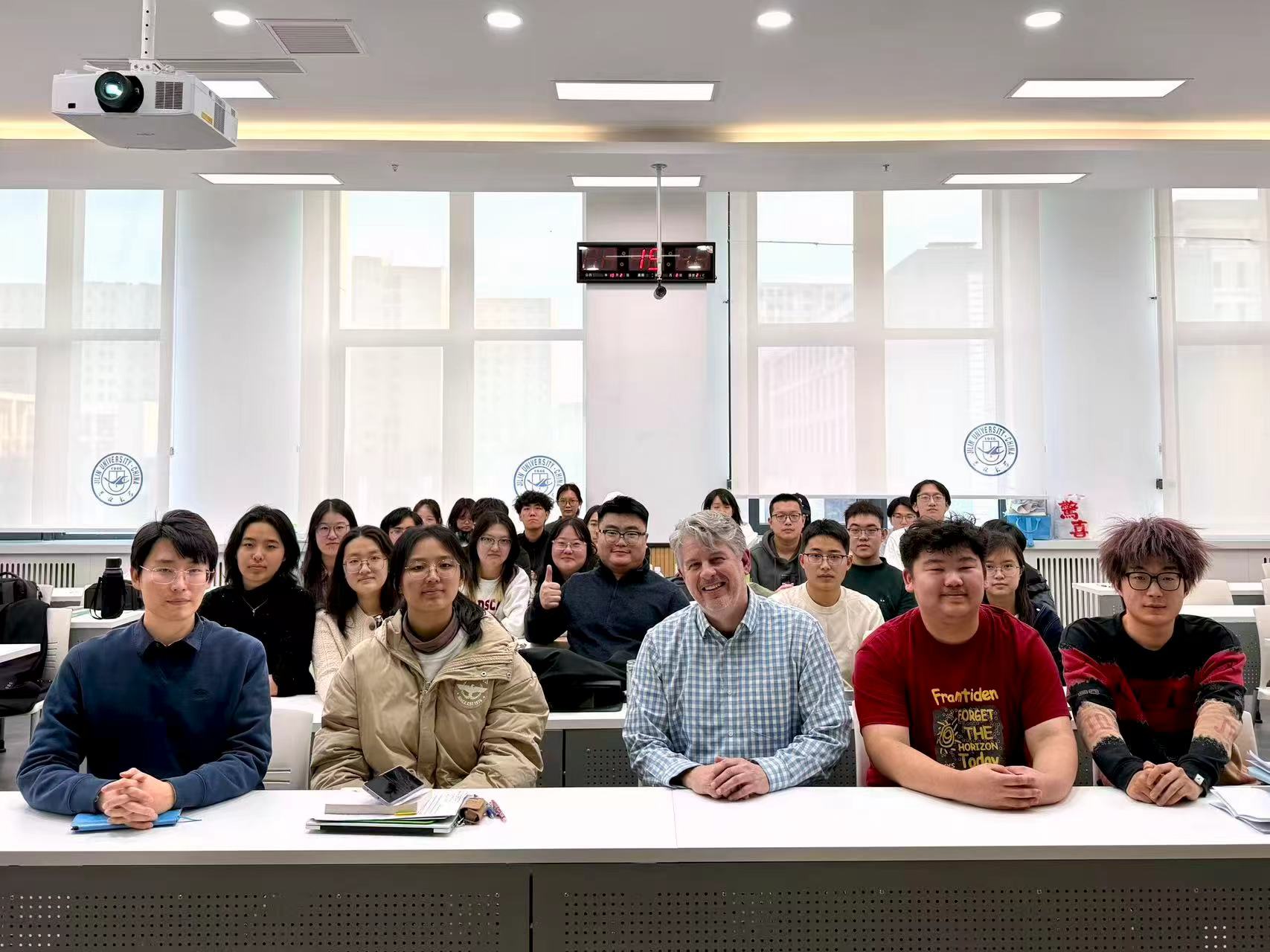 保罗·布莱克里奇教授受邀观摩 伦理学经典选读（双语）课程