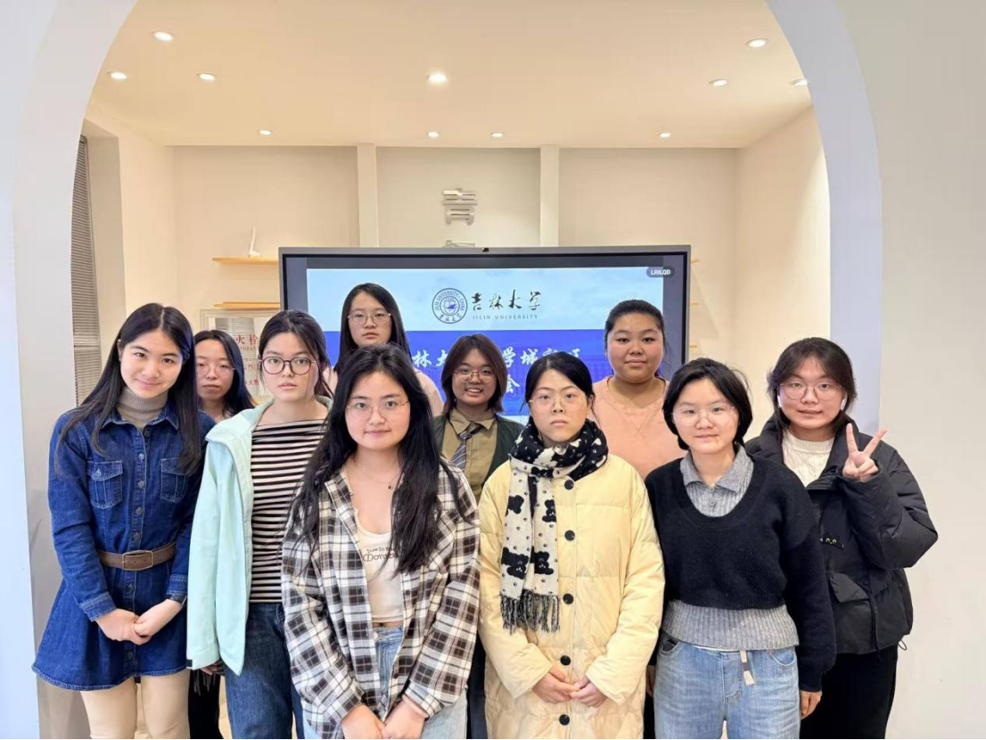 我院张冰洁同学在“榜样周周见”第四期活动中做“爱智求真，躬耕潜行”主题报告分享