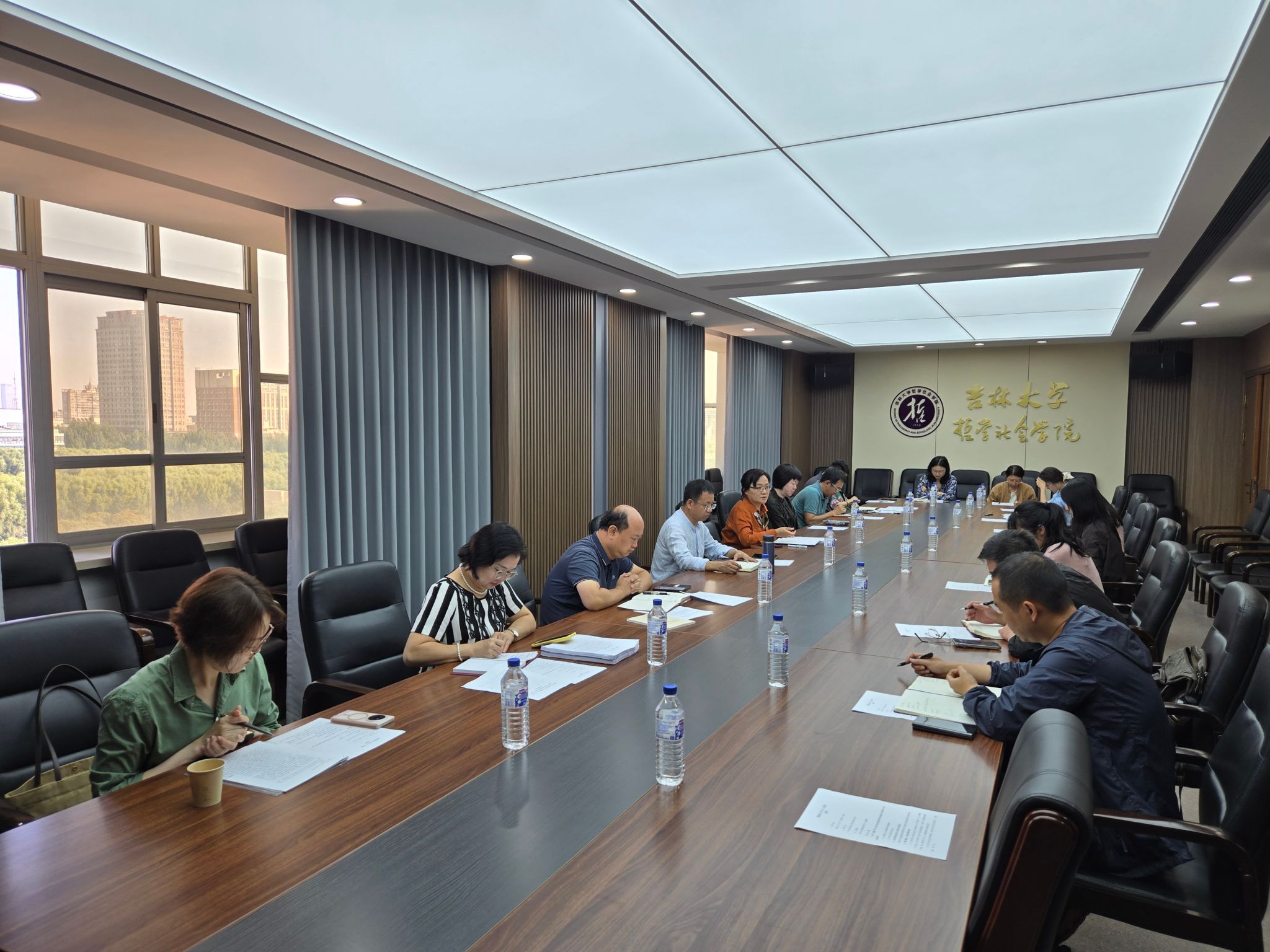 哲学社会学院召开树立和践行正确政绩观学习教育总结会议