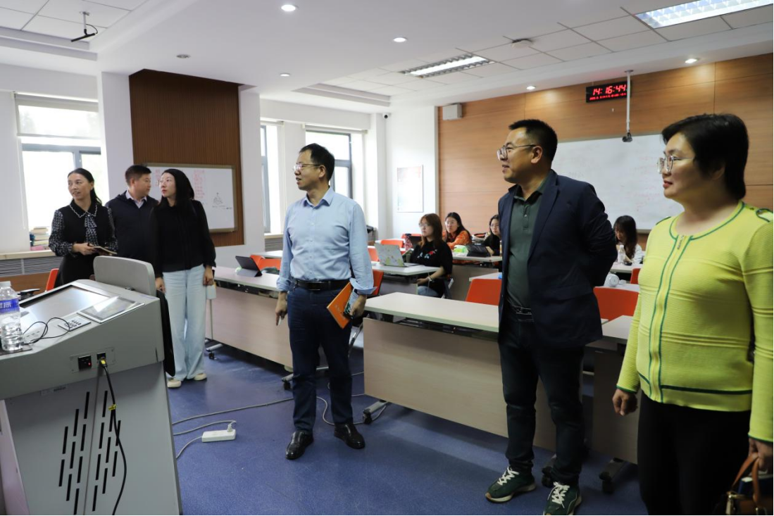 以学铸魂坚定理想信念，以学增智提升本领担当——哲学社会学院深入课堂教学一线听课督导