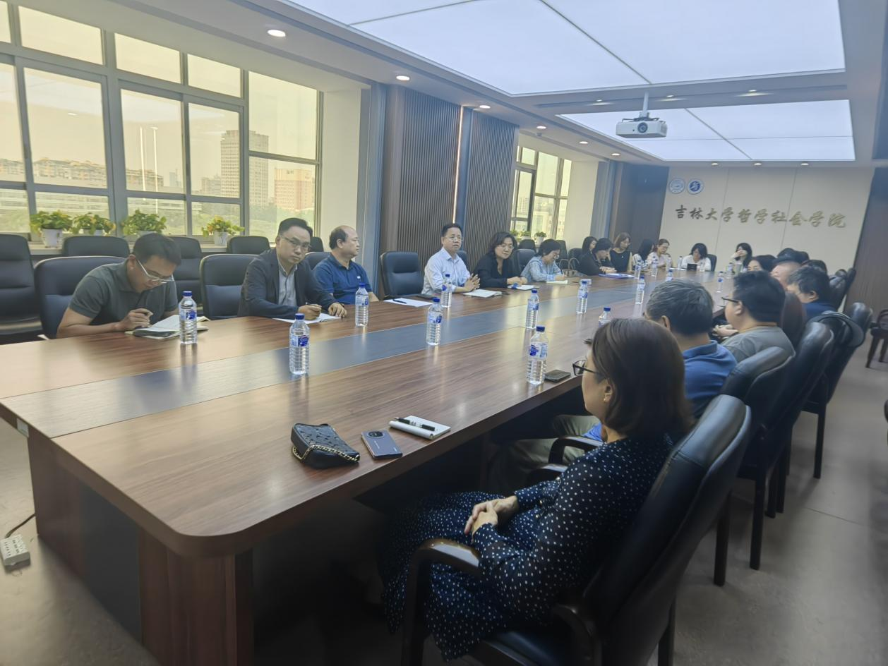 哲学社会学院召开专业调整和学科建设工作推进会