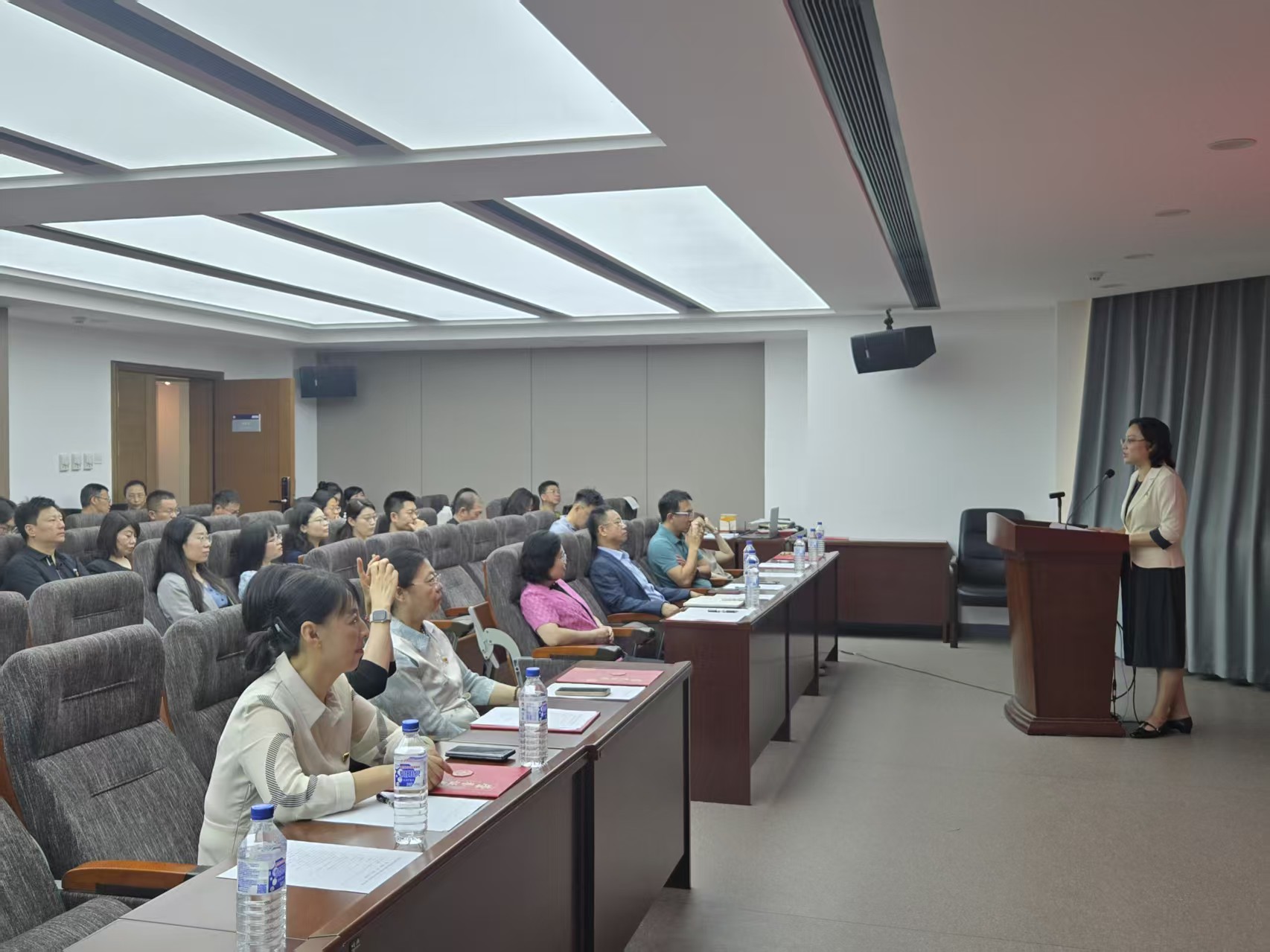 哲学社会学院党委书记张晓萌讲授树立和践行正确政绩观学习教育专题党课